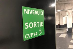 plaque de porte sortie parking